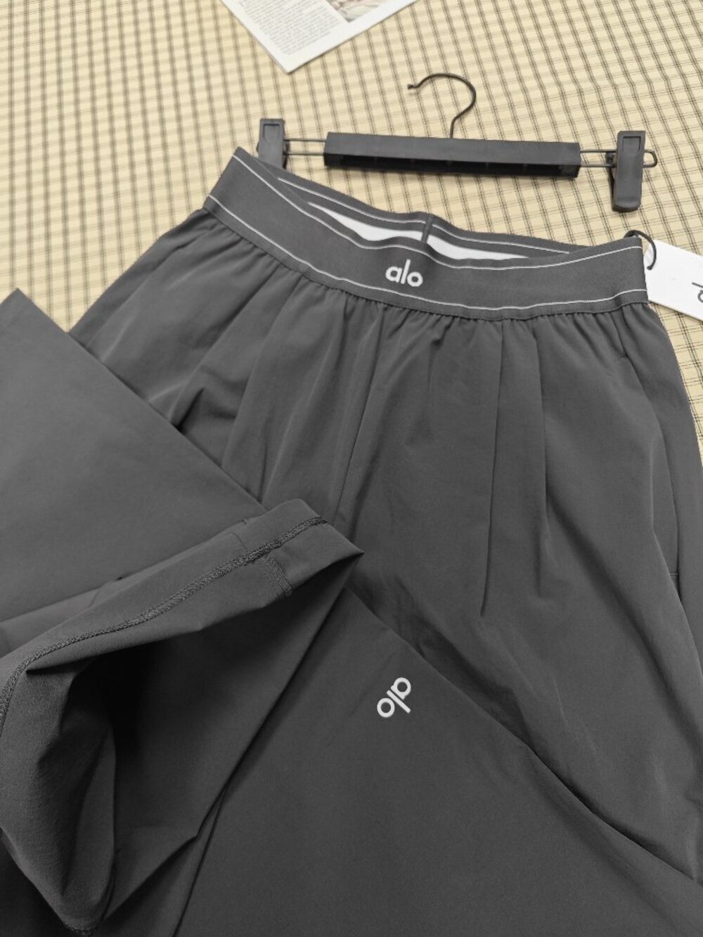 🚭ALO Yoga Suit Up Trouser Anthracite👖 Relaxed Straight Leg Pants (Regular) NWT - Picture 6 of 9